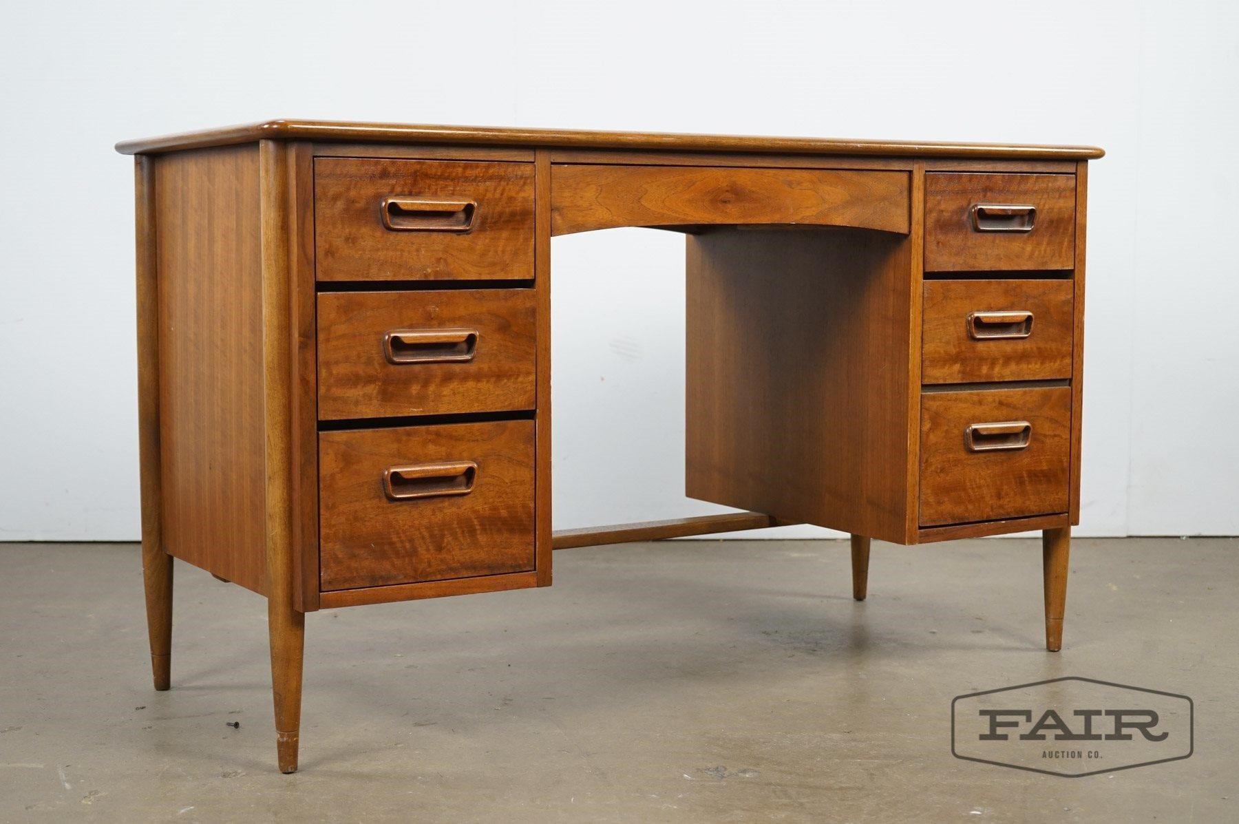 Lane Acclaim Series Desk Fair Auction Company Llc