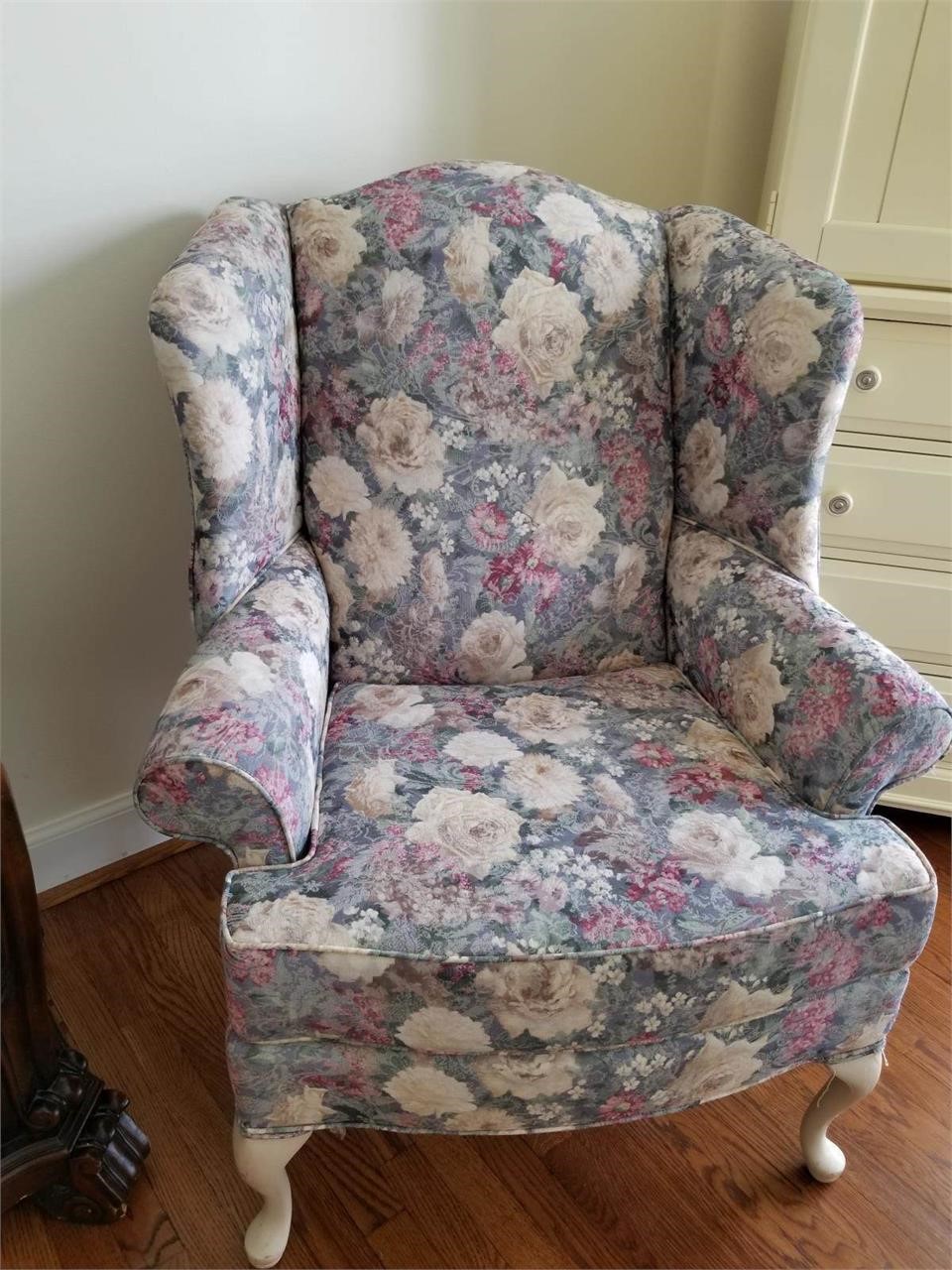 Floral Accent Chair Very Good Condition Hash Auctions