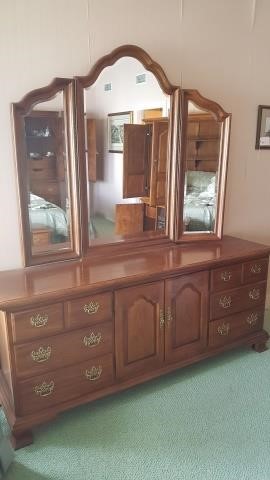 Thomasville Dresser With Mirror The Ligon Company