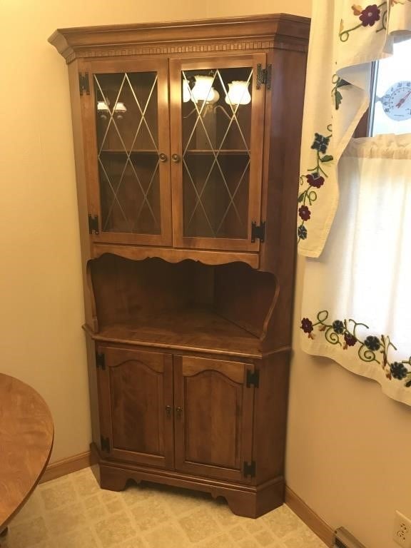 Ethan Allen Corner Cabinet Live And Online Auctions On Hibid Com