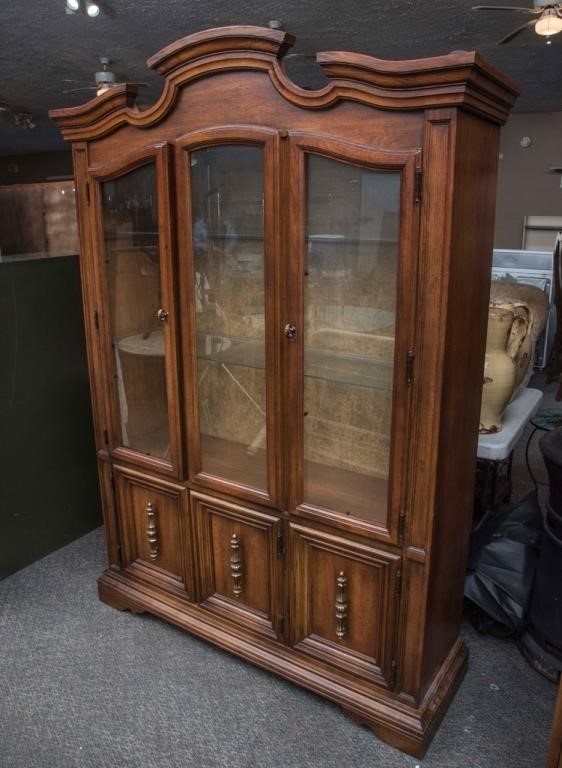 Large Stanley Furniture Wood China Cabinet The K And B Auction
