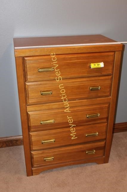 Broyhill 2 Piece Dresser Set Meyer Auction Service