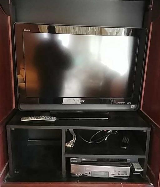 Sony Tv Dvd Player And Hitachi Vhs Player W Yoder Auction Llc