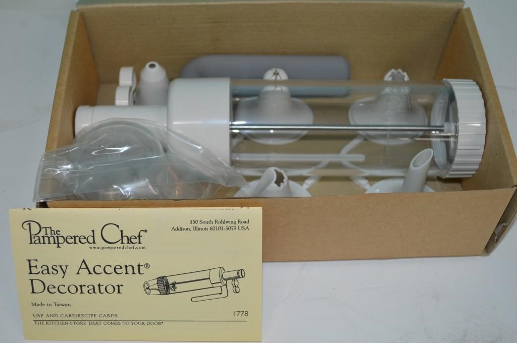 New Pampered Chef Easy Accent Decorator Toodle Loo Auctions