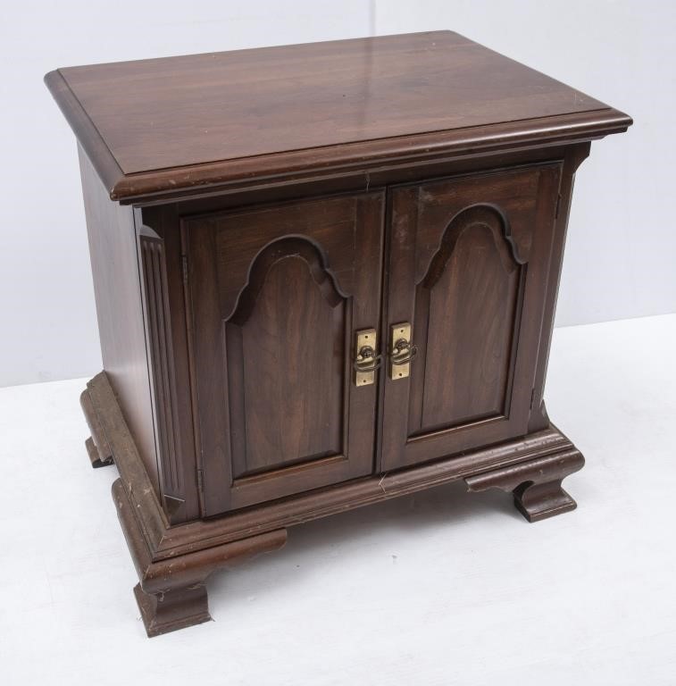 Pennsylvania House Solid Cherry Nightstand The K And B Auction