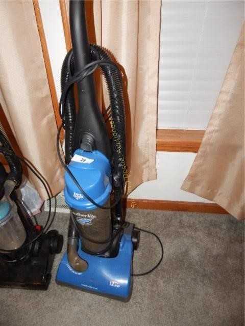 Dirt Devil Featherlite Bagless Upright Vacuum Live And Online Auctions On Hibid Com