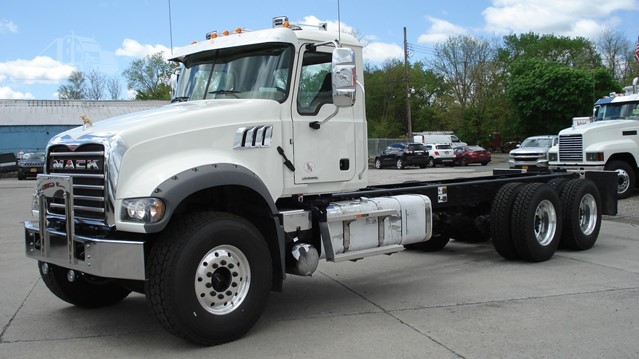 2020 Mack Granite 64ft