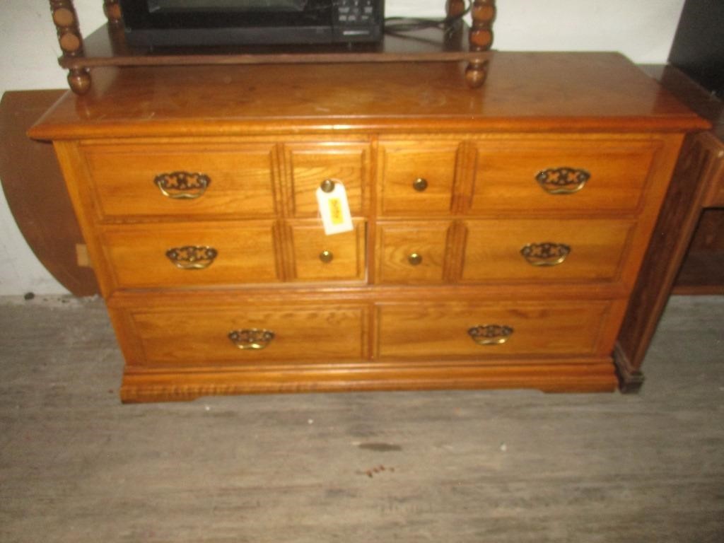 Broyhill Dresser With Mirror Prime Time Auctions