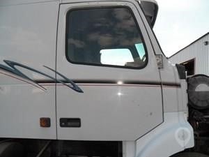 2002 VOLVO VNL610 Used Door Truck / Trailer Components for sale
