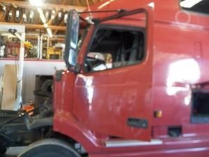 2000 VOLVO VNL64T660 Used Door Truck / Trailer Components for sale