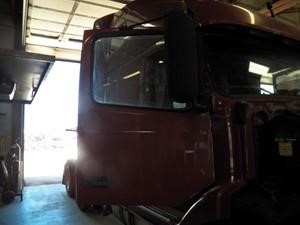 2000 VOLVO VNL64T660 Used Door Truck / Trailer Components for sale