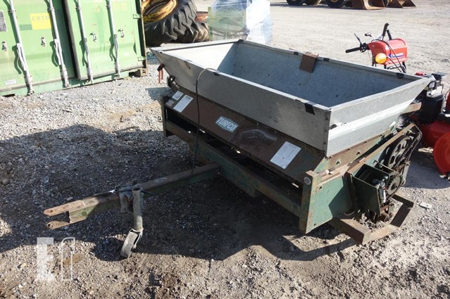 Equipmentfacts Com Turfco Mete R Matic 3 F12d Top Dresser Online