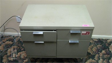 Metal 4 Drawer File Cabinet Table 30 X29 X19 Other Items For