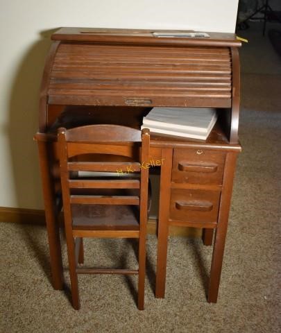 Child S Roll Top Desk With Chair H K Keller