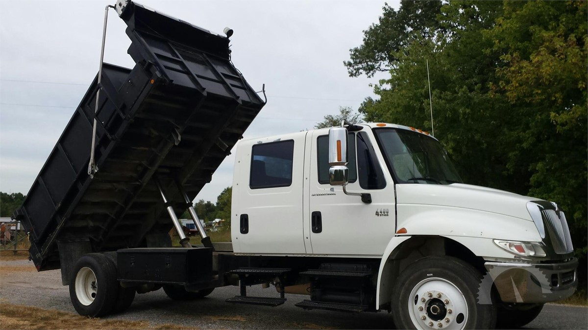 2003 International 4400