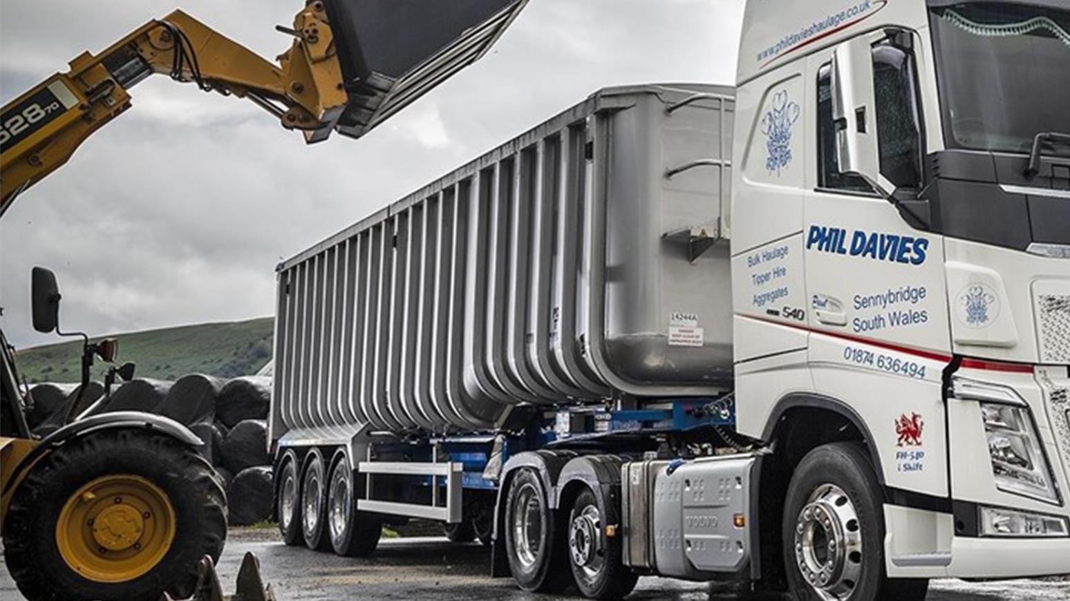 New Volvo FH Lite Pusher Axle Tractor Unit For Phil Davies