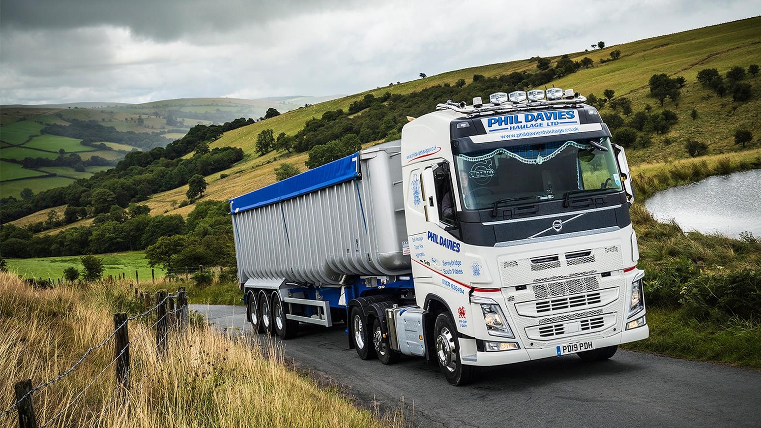 Brecon-Based Phil Davies Haulage Acquires Company’s First Volvo FH Lite 6x2 Tractor Unit