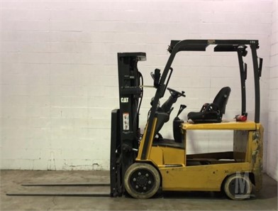 2010 Cat Electric 4 Wheel E3500 Forklift 3 stage mast Battery Incl 