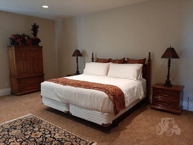 Vintage Thomasville 5 Pcs Bedroom Set Other Items For Sale 1