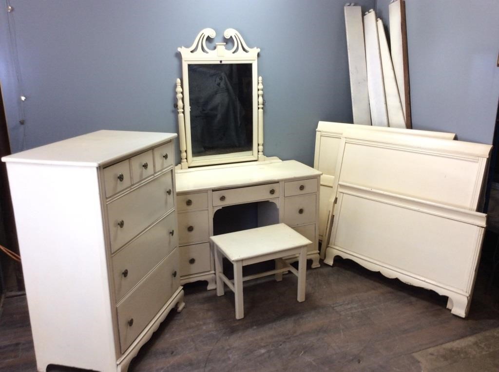 4 Piece Maple Bedroom Vanity Mirror Chest Of Carolina Auction House Llc
