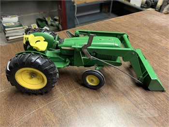 1/64 CUSTOM John Deere 4755 WITH SINGLES AND 2WD ERTL FARM TOY FREE SHIPPING 