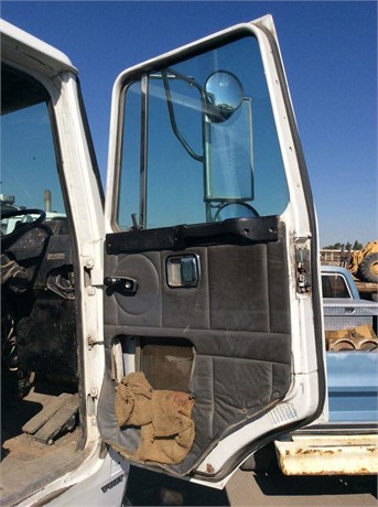 1994 PETERBILT 320 Used Door Truck / Trailer Components for sale