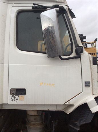 2014 VOLVO VNL780 Used Door Truck / Trailer Components for sale