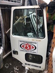 1994 VOLVO ROAD XPEDITOR 2 Used Door Truck / Trailer Components for sale