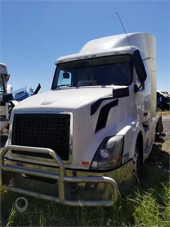 2009 VOLVO VNL Used Grill Truck / Trailer Components for sale