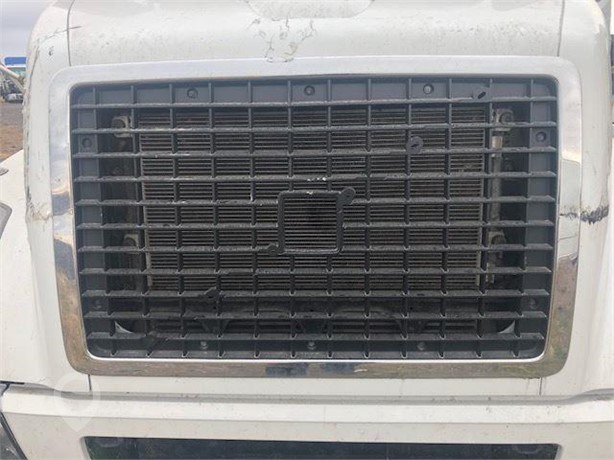 2010 VOLVO VNL Used Grill Truck / Trailer Components for sale
