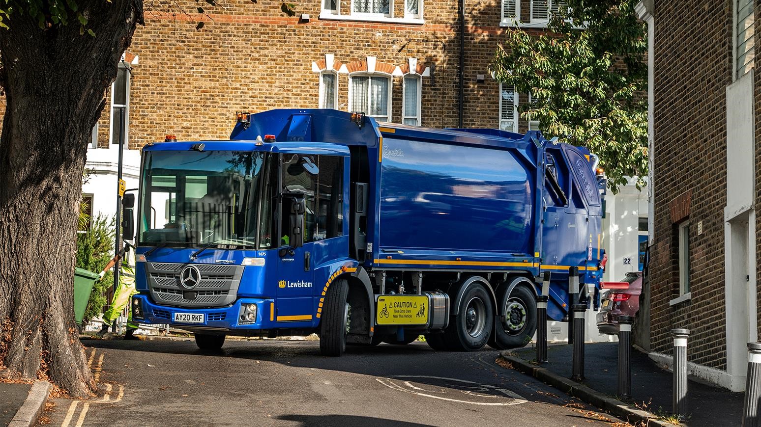 Lewisham Council Acquires 24 New Mercedes-Benz Econic Refuse Trucks