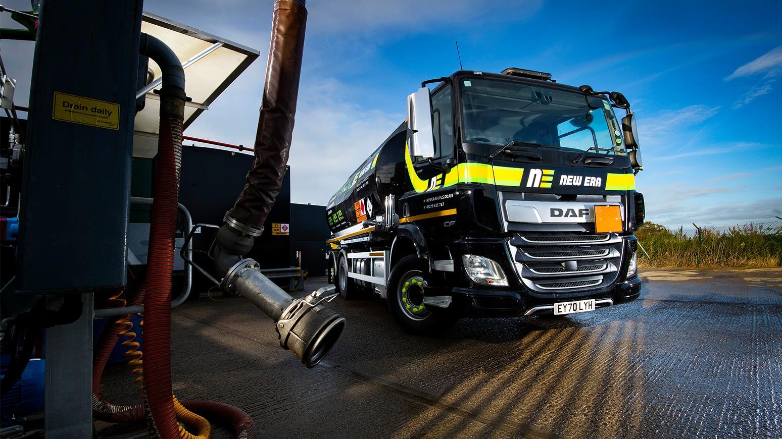 Harlow-Based Fuel Distributor Acquires DAF CF 340 FAN Tanker With Livery Promoting Green D+ HVO