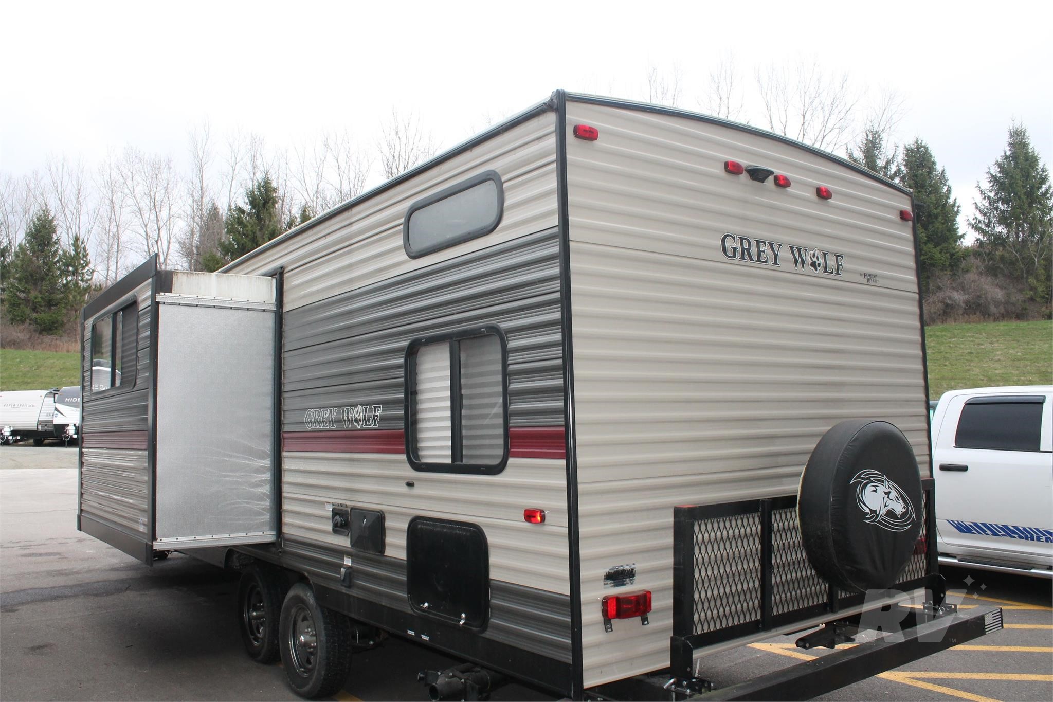 2018 FOREST RIVER CHEROKEE GREY WOLF 23DBH For Sale in Farmington, New York | RVUniverse.com 2018 Forest River Cherokee Grey Wolf 23dbh