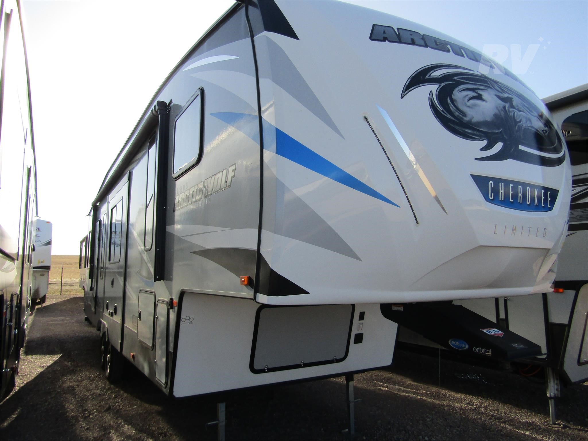 2019 FOREST RIVER CHEROKEE ARCTIC WOLF LIMITED 305ML6 For Sale in Great Falls, Montana 2019 Forest River Cherokee Arctic Wolf 305ml6