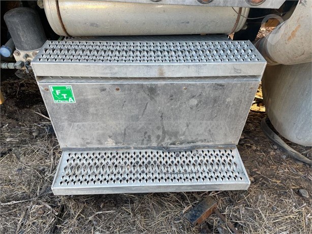 2005 PETERBILT 379 Used Battery Box Truck / Trailer Components for sale