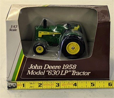 John Deere 560 tractor necklace NIB 