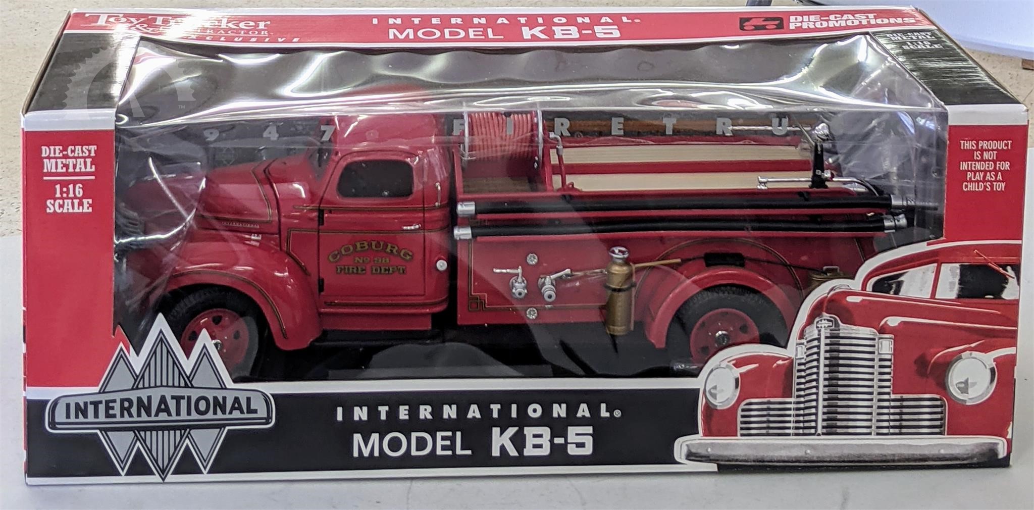 6 1/2"LONG PARTS TRUCK Details about   WHITE & RED DCP 1/64 PETERBILT 379 63" FLAT TOP 