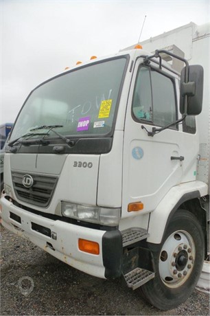 2009 NISSAN UD3300 Used Cab Truck / Trailer Components for sale