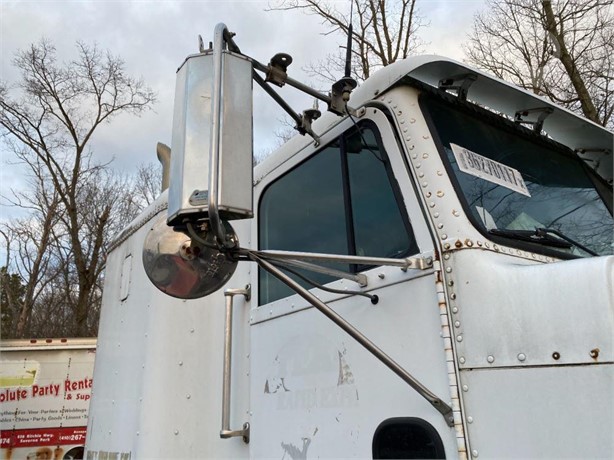 1995 FREIGHTLINER FLD112 Used Glass Truck / Trailer Components for sale