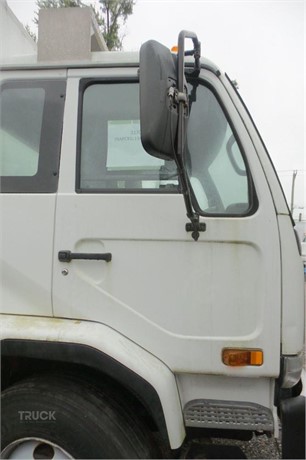 2009 NISSAN UD3300 Used Tür LKW- / Anhängerkomponenten zum verkauf