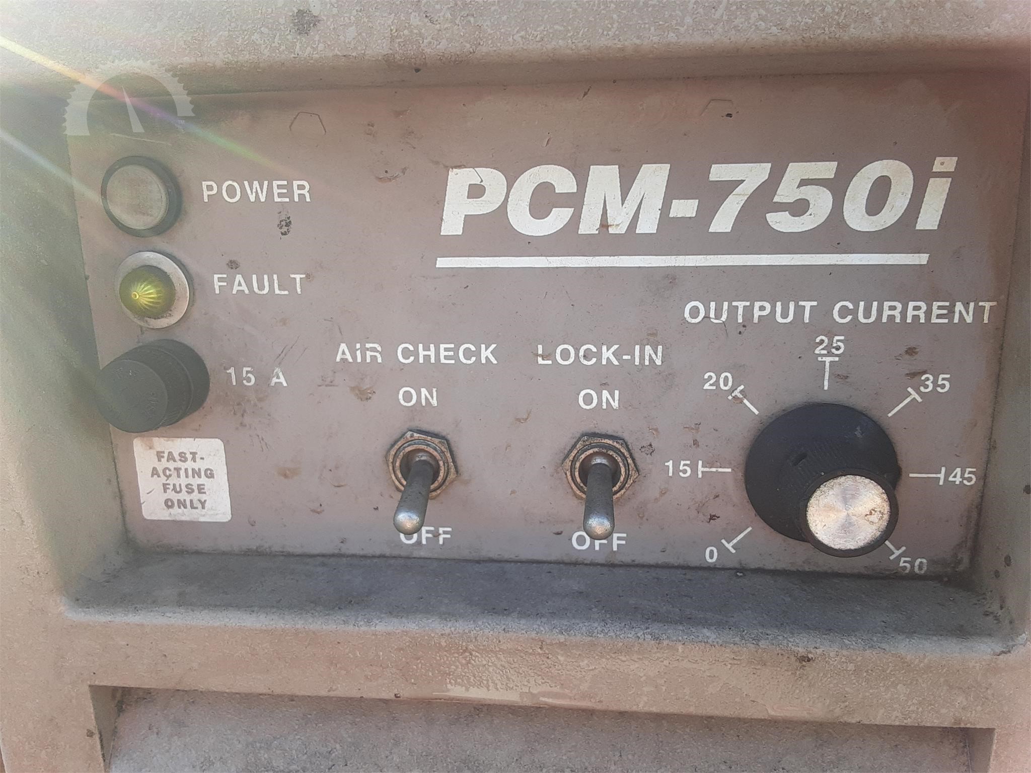 Details about   MASSEY FERGUSON TRACTOR FUSE BOX WITH 6 FUSE PLUG SLOTS 