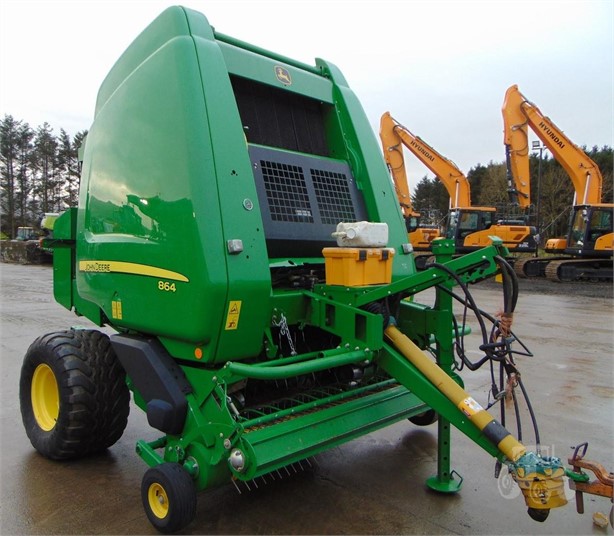 2010 JOHN DEERE 864 Used Round Balers for sale