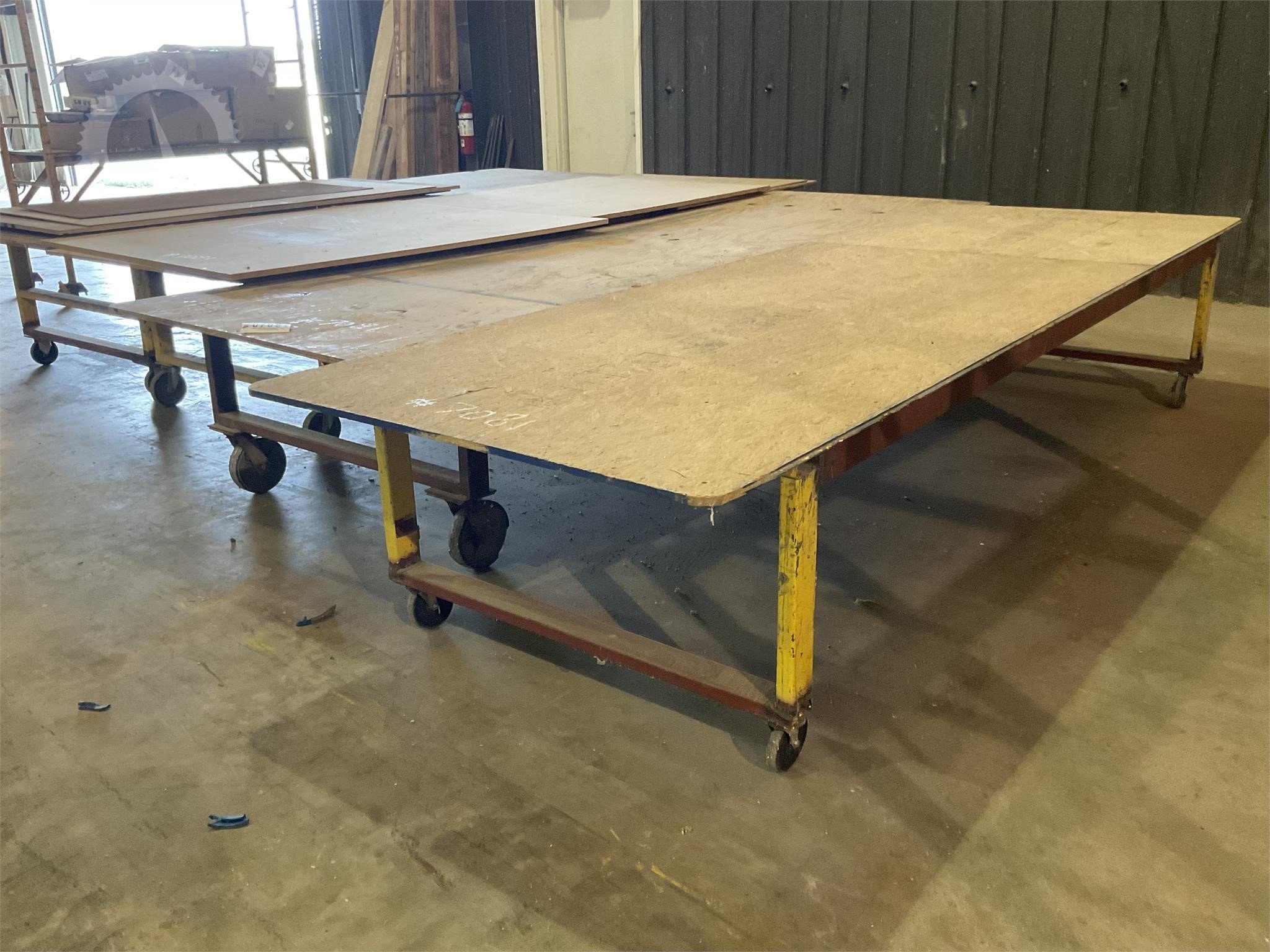 Rolling Tables Workbenches / Tables Shop / Warehouse Auction 