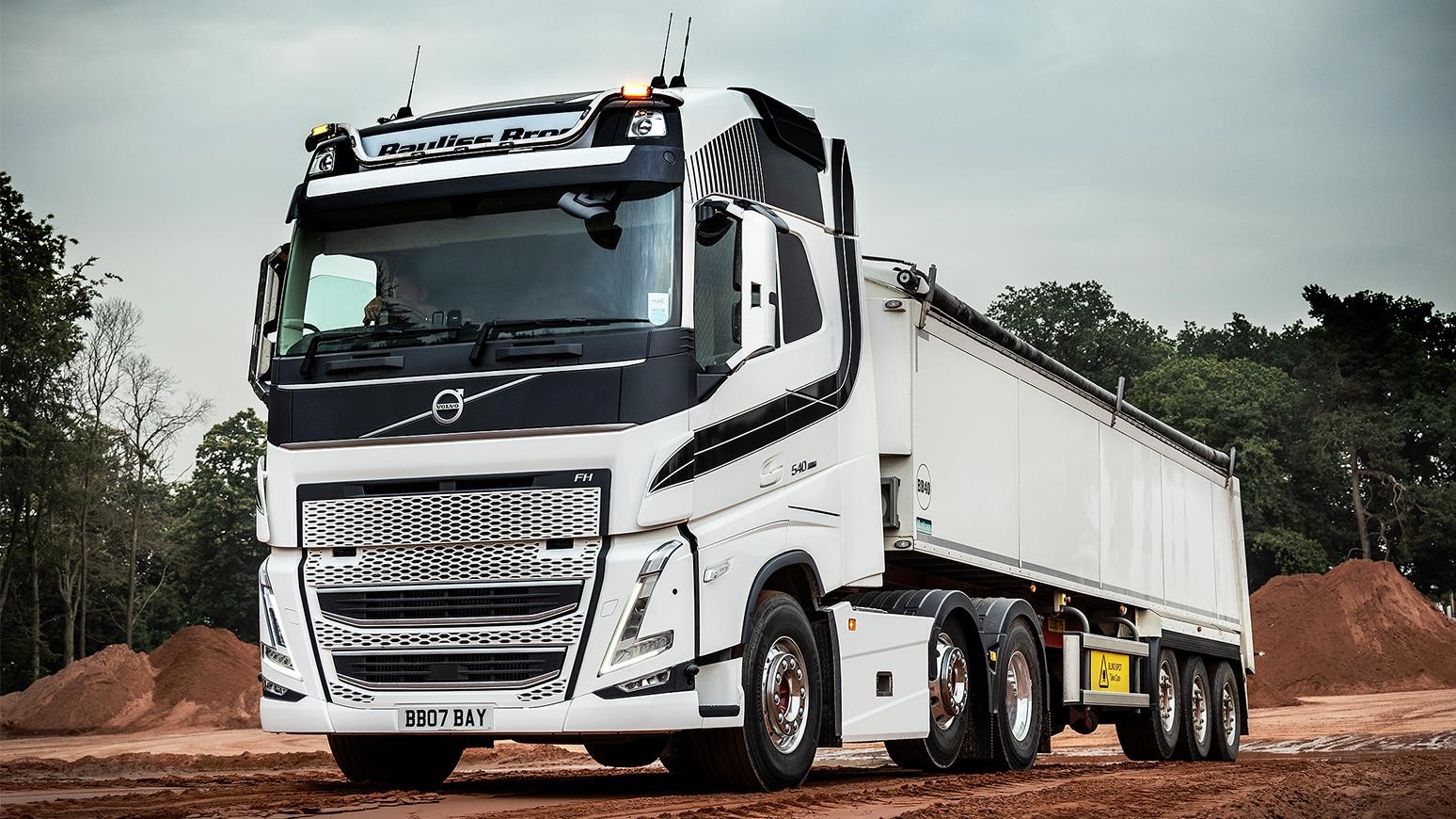 Volvo FH Tractor’s MPG, I-Shift Dual Clutch Transmission Impress Hereford’s Bayliss Bros