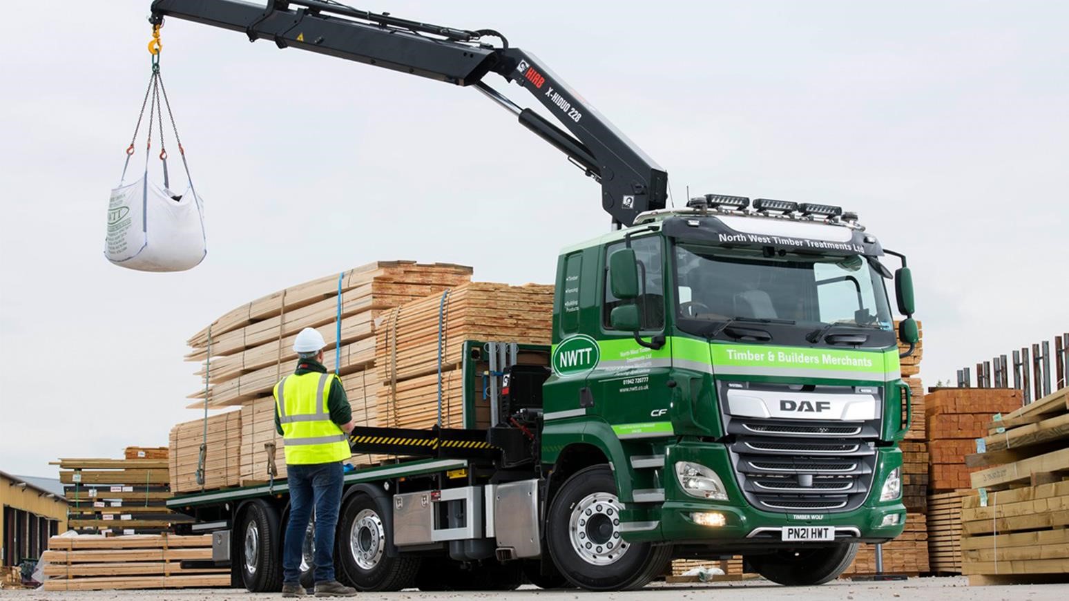 North West Timber Treatments Adds DAF CF 480 Tridem Rigid Crane Truck To Fleet