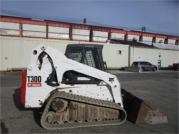 Bobcat Equipment Limited Edition Collector Pin Bobcat T300 Compact Track Loader 