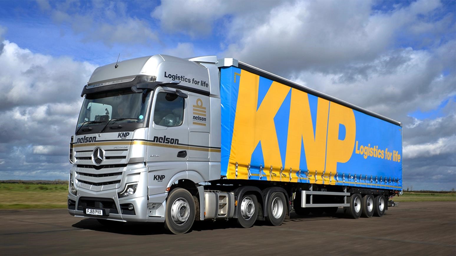 KNP Logistics Group Adds 35 SDC Trailers Freespan Curtainsiders To 300-Plus Trailer Fleet