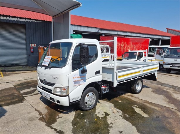 2015 HINO 300 614 Used Dropside Flatbed Trucks for sale