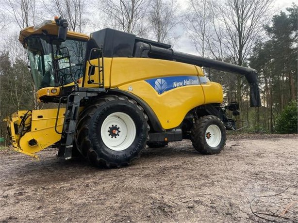 2010 NEW HOLLAND CR9080 Used Combine Harvesters for sale