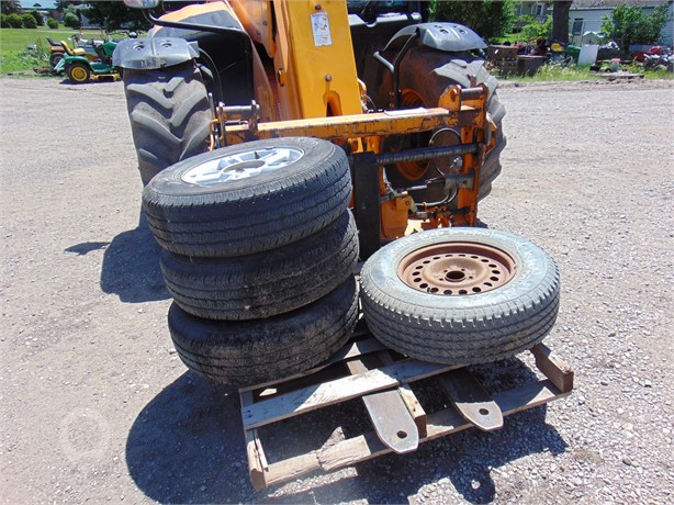 2002 FORD 2002 FORD ESCAPE Used Wheel Truck / Trailer Components auction results